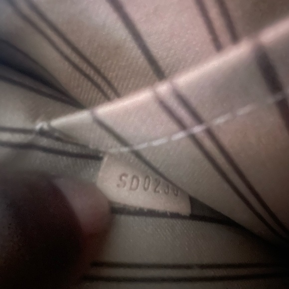 Authentic Lv neverfull wristlet! - Picture 9 of 13